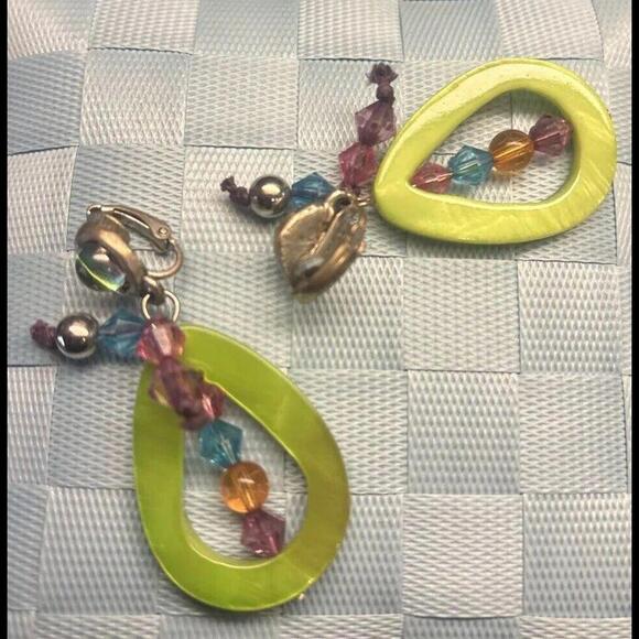💎 Green Lucite Clip Earrings Drop Dangle Pink Blue Beads - Picture 4 of 7